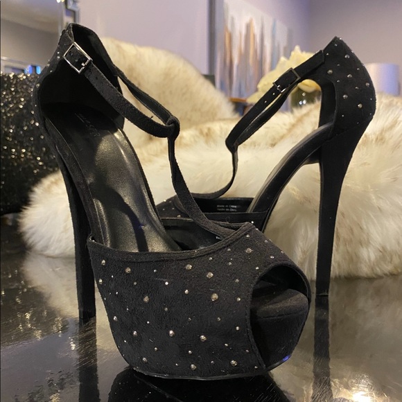 Black high heels Never used ✨Size 8.5 Brand “ It Call Spring “Very comfortable - Picture 6 of 14